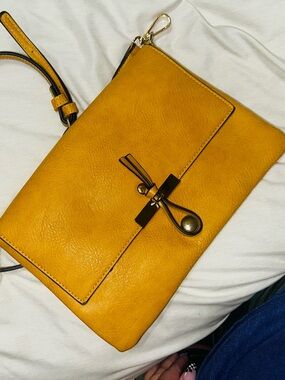 NWT! Stylish Mustard Yellow Crossbody Bag - Women